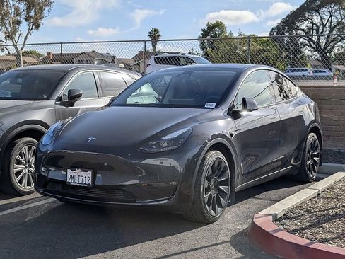 Used 2024 Tesla Model Y Long Range image 4