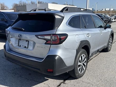 Used 2025 Subaru Outback Premium image 8