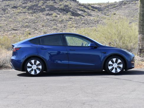 Used 2023 Tesla Model Y Long Range AWD/4WD image 8