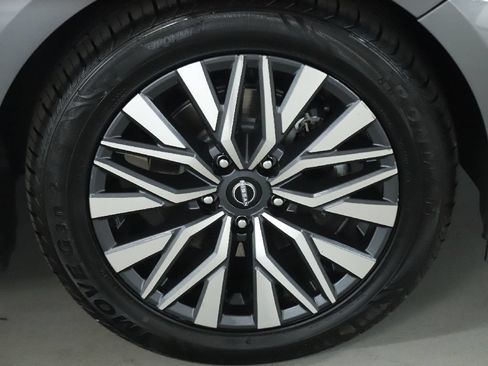 Used 2024 Nissan Altima 2.5 SV FWD image 10