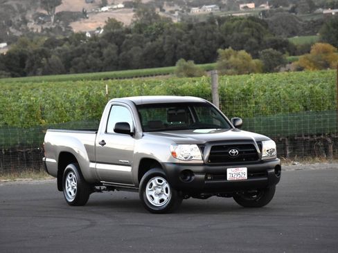 Used 2005 Toyota Tacoma 2WD Regular Cab image 3