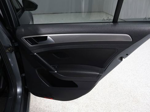 Used 2015 Volkswagen Golf S image 21