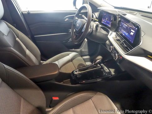 Used 2024 Chevrolet Trax LT image 30