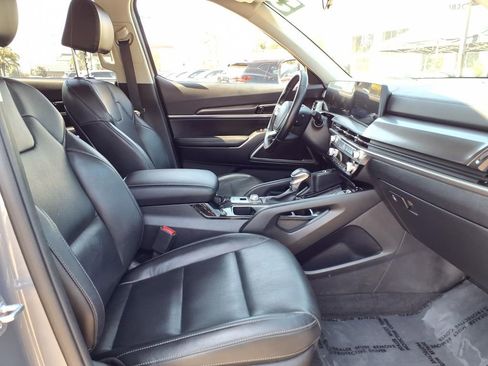 Used 2023 Kia Telluride S image 10