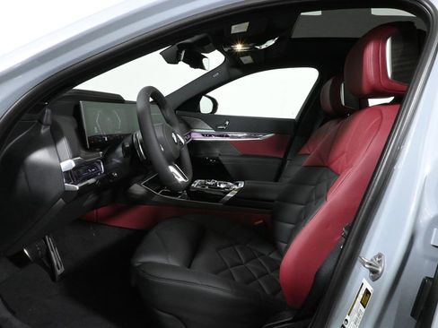 New 2025 BMW 740i xDrive image 3