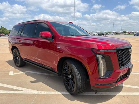 Certified 2026 Cadillac Escalade Platinum Sport w/ LPO, ONYX Package AWD/4WD image 5