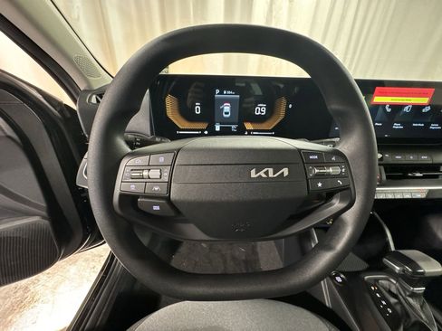 New 2025 Kia K4 LXS image 18