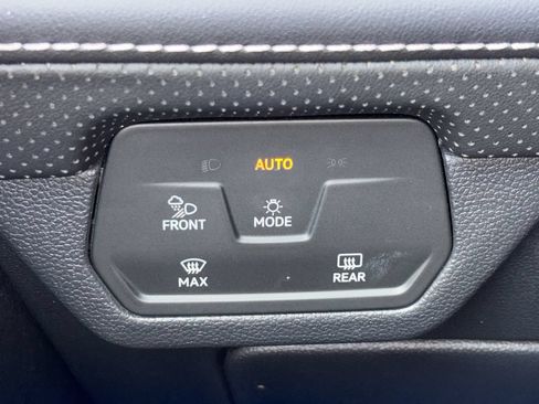 Certified 2025 Volkswagen Atlas SE FWD image 14