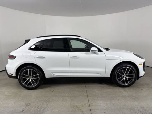 Certified 2025 Porsche Macan image 8