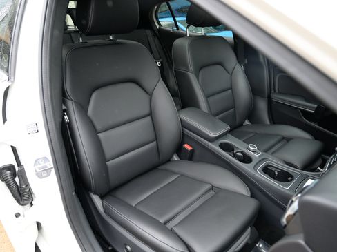 Used 2019 Mercedes-Benz GLA 250 4MATIC image 53