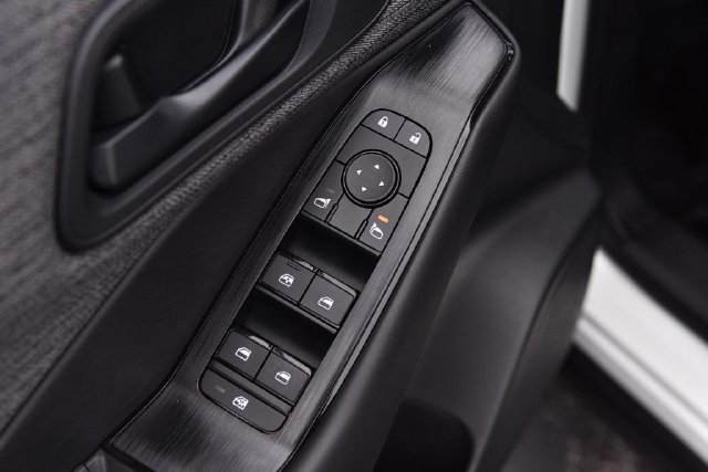 Used 2023 Nissan Rogue S AWD/4WD image 8