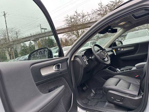 Used 2025 Volvo XC40 B5 Plus w/ Protection Package Premier image 20