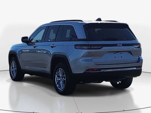 Used 2025 Jeep Grand Cherokee Laredo X w/ Trailer Tow Package image 5