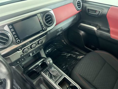 Used 2022 Toyota Tacoma SR5 w/ Technology Package RWD image 19