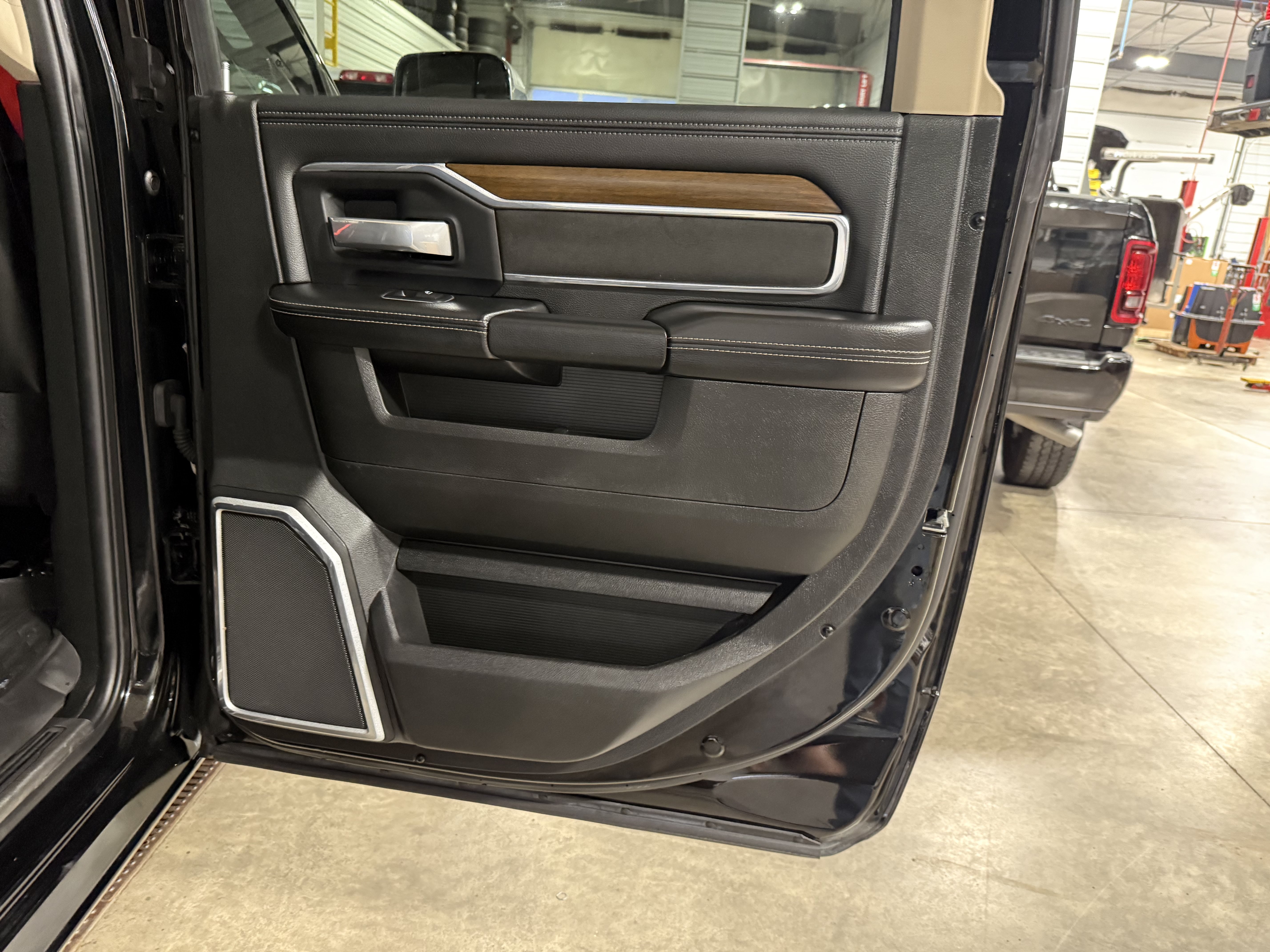 Used 2022 RAM 3500 Laramie AWD/4WD image 13
