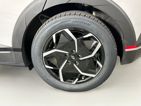 Used 2024 Hyundai Ioniq 5 SEL RWD image 11