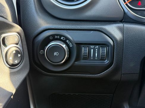 Used 2021 Jeep Wrangler Unlimited Sport image 22