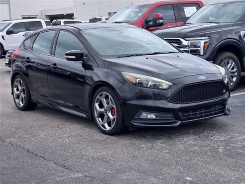 Used 2017 Ford Focus ST w/ Equipment Group 401A FWD image 3