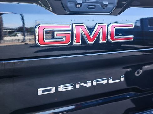 Used 2021 GMC Sierra 2500 Denali w/ Denali Black Diamond Edition image 10