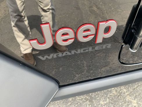 Used 2023 Jeep Wrangler Unlimited Rubicon w/ Cold Weather Group AWD/4WD image 30
