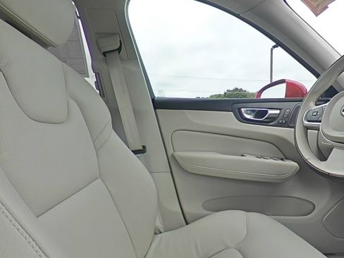 Used 2021 Volvo XC60 T6 Momentum w/ Premium Package image 30