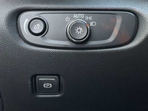 Used 2025 Chevrolet Blazer LT image 25