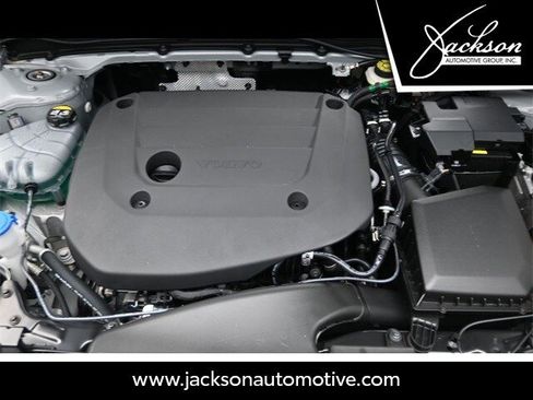 Certified 2025 Volvo XC40 B5 Core w/ Protection Package Premier image 32
