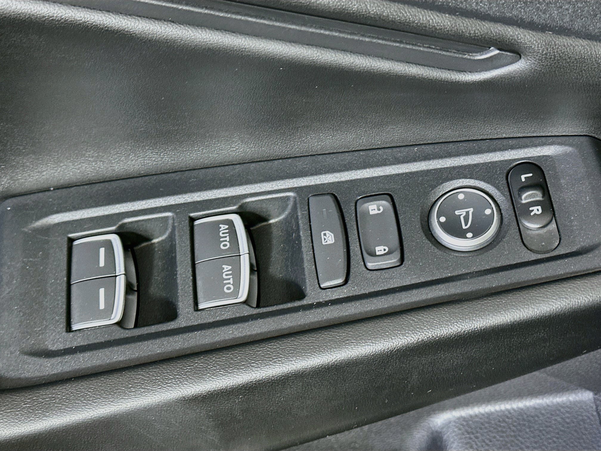 Used 2025 Honda Accord SE image 15