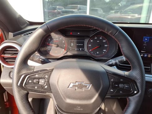 Used 2024 Chevrolet Trax RS FWD image 11