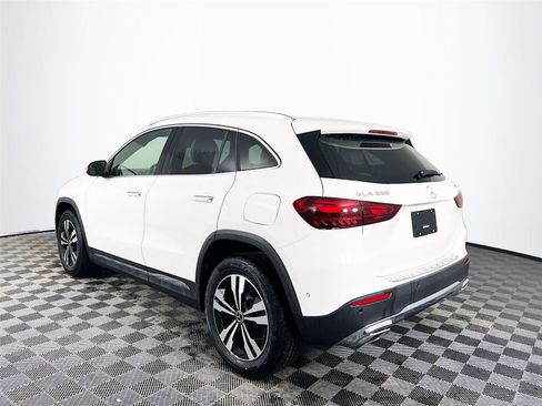 Used 2025 Mercedes-Benz GLA 250 4MATIC image 4