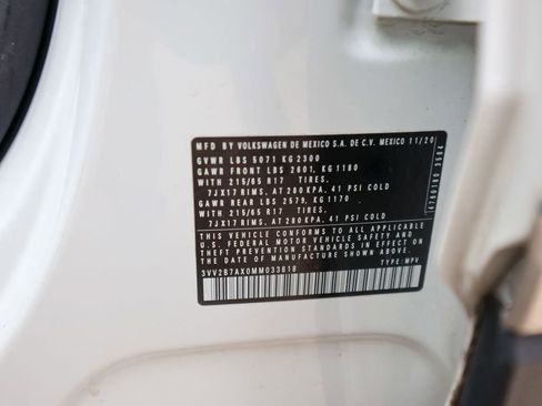 Used 2021 Volkswagen Tiguan SE w/ Panoramic Sunroof Package image 30