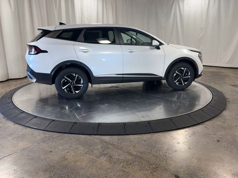 Certified 2025 Kia Sportage LX image 9