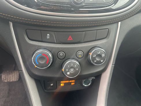 Used 2022 Chevrolet Trax LT w/ Sport Edition AWD/4WD image 10