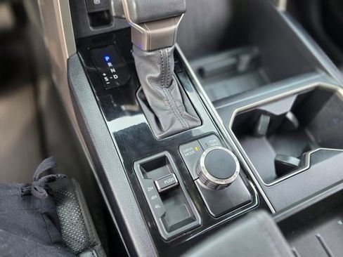 Used 2022 Toyota Tundra SR5 w/ SR5 Premium Package image 32