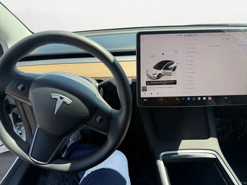 Used 2023 Tesla Model 3 Standard Range RWD image 10