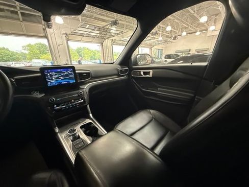 Used 2020 Ford Explorer XLT w/ Equipment Group 202A AWD/4WD image 24