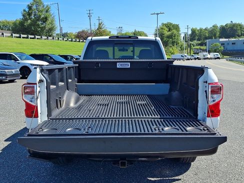 Used 2017 Nissan Titan S AWD/4WD image 28
