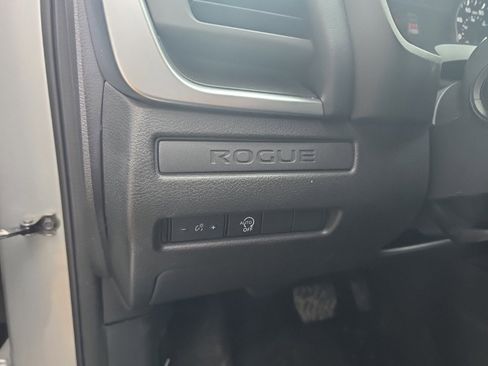 Certified 2024 Nissan Rogue S image 17