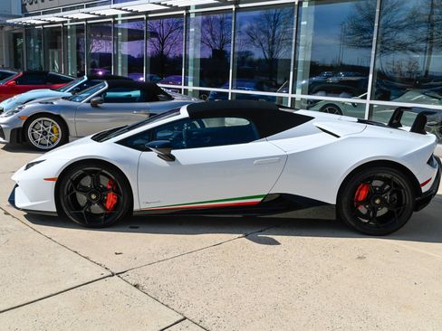 Used 2018 Lamborghini Huracan Performante image 5
