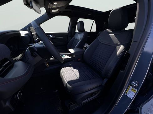 New 2026 Ford Explorer ST-Line w/ ST-Line Street Pack image 13