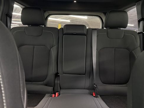 Used 2025 Jeep Grand Cherokee Laredo X image 18