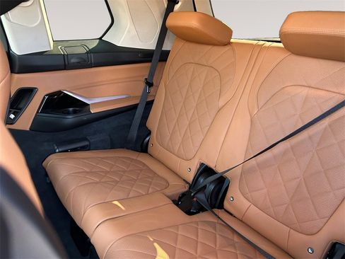 Used 2023 BMW X7 xDrive40i w/ Premium Package image 15
