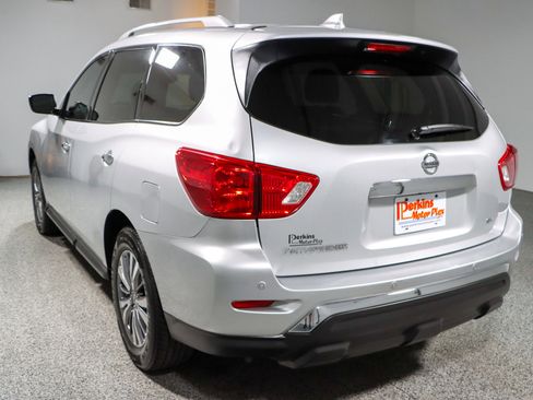 Used 2019 Nissan Pathfinder SV FWD image 9