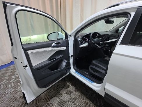 New 2026 Volkswagen Taos SEL AWD/4WD image 8