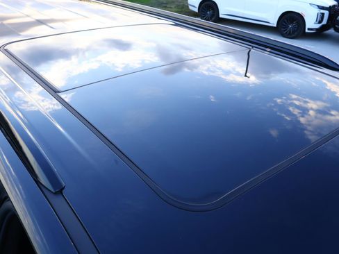 Used 2025 Cadillac Escalade ESV Sport Platinum image 13