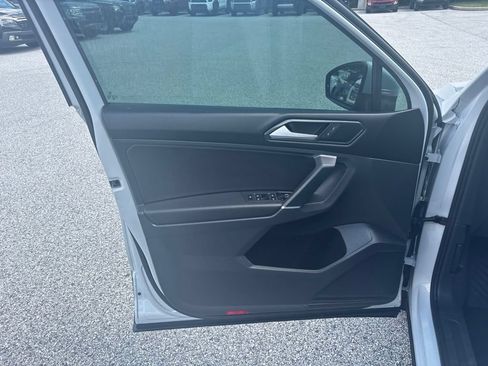 Used 2018 Volkswagen Tiguan SE w/ Panoramic Sunroof Package AWD/4WD image 28