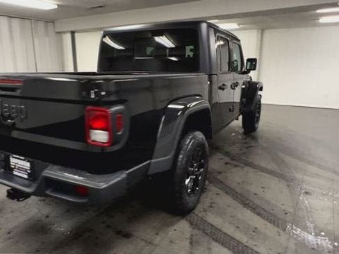 Used 2023 Jeep Gladiator Sport image 8
