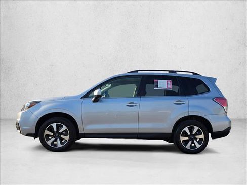 Used 2018 Subaru Forester 2.5i Limited AWD/4WD image 2