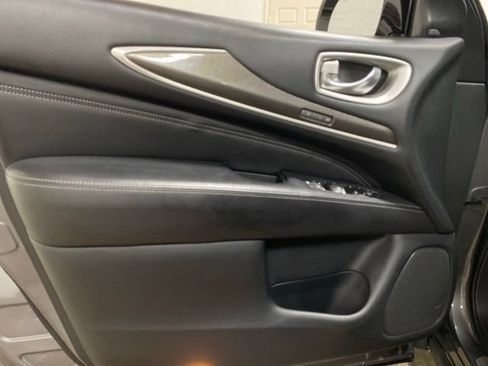 Used 2020 INFINITI QX60 Luxe w/ Essential Package FWD image 16