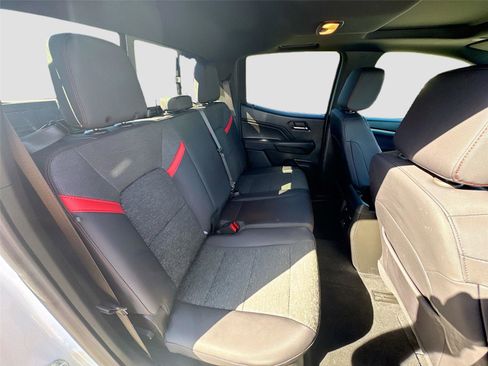 Used 2025 Chevrolet Colorado Z71 w/ Midnight Edition image 25